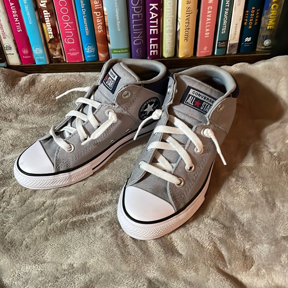 Never worn sneakers WO tags